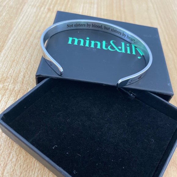 Silver bangle - Picture 2 of 2